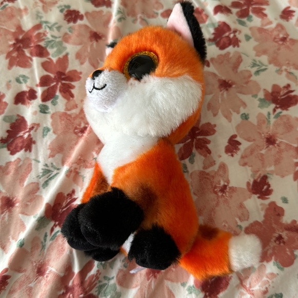 Cute adorable fox - Picture 4 of 4